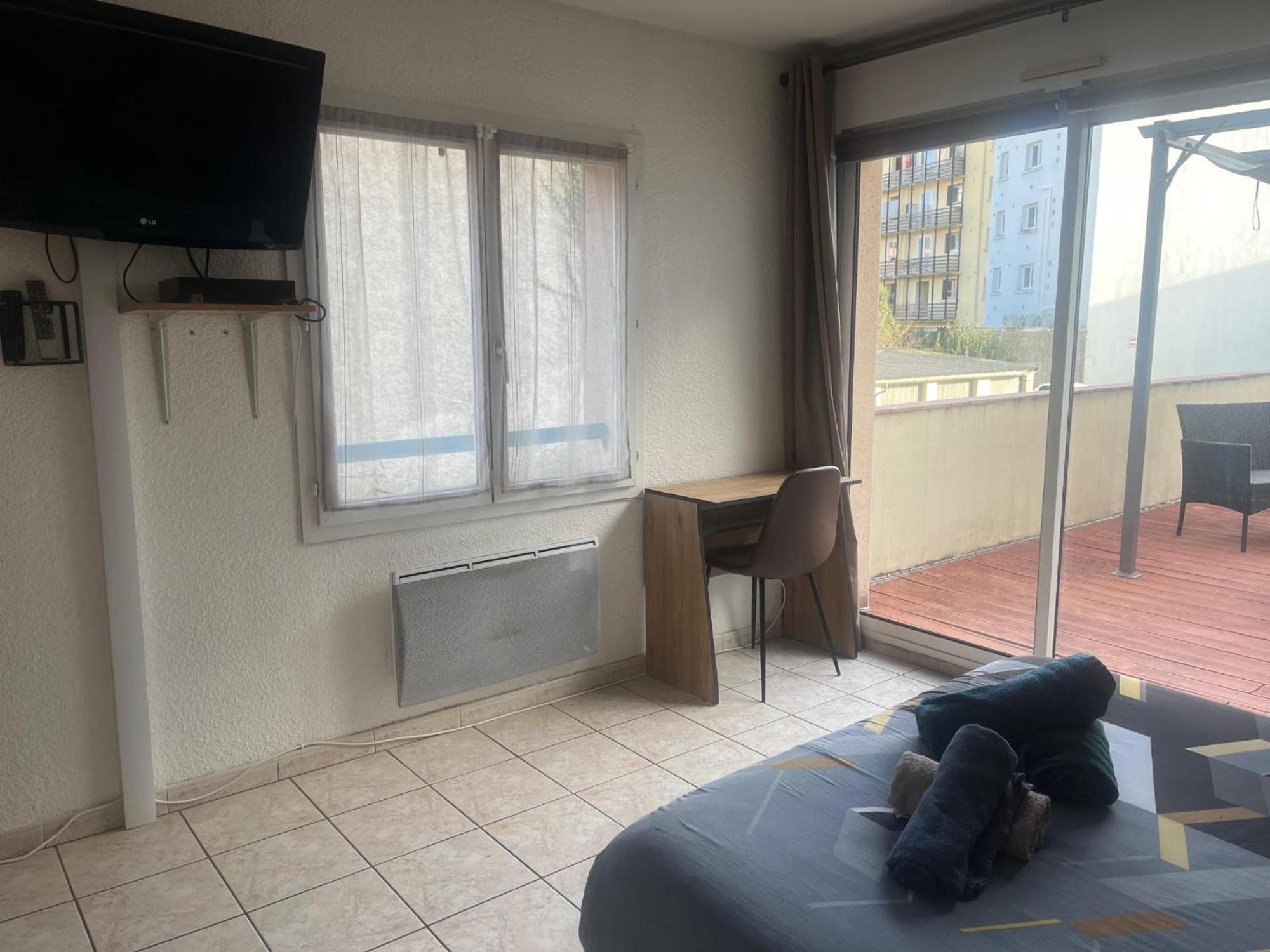 Studio Climatise Et Grande Terrasse Tarbes Centre ภายนอก รูปภาพ
